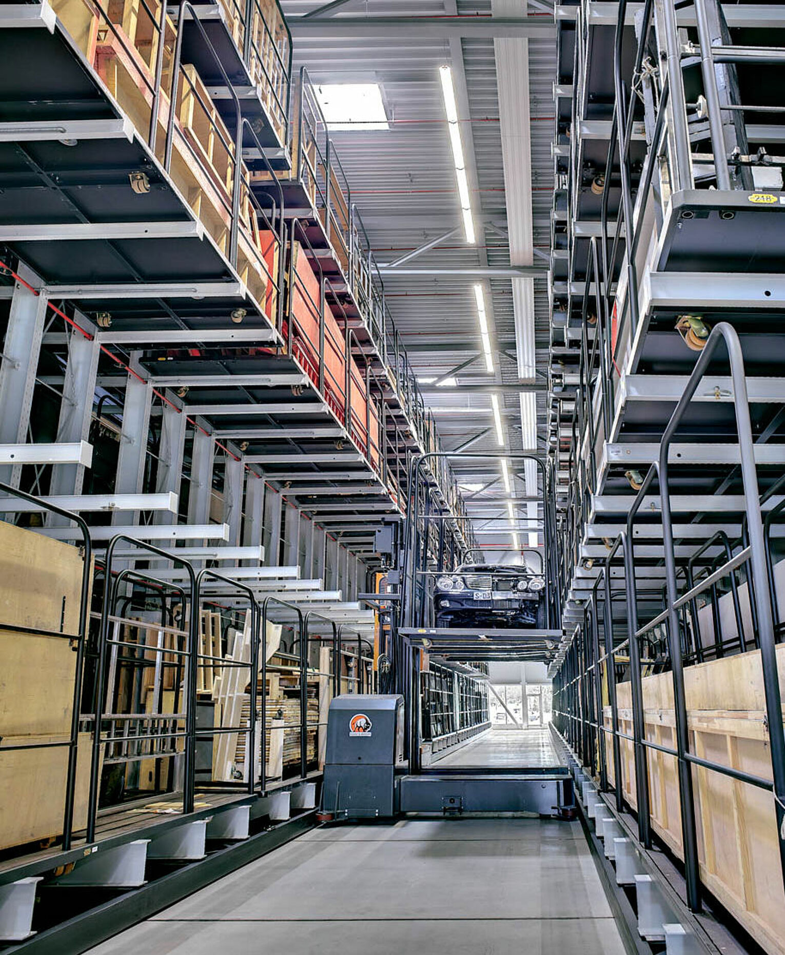 [Translate "Romania"] Mobile cantilever racking