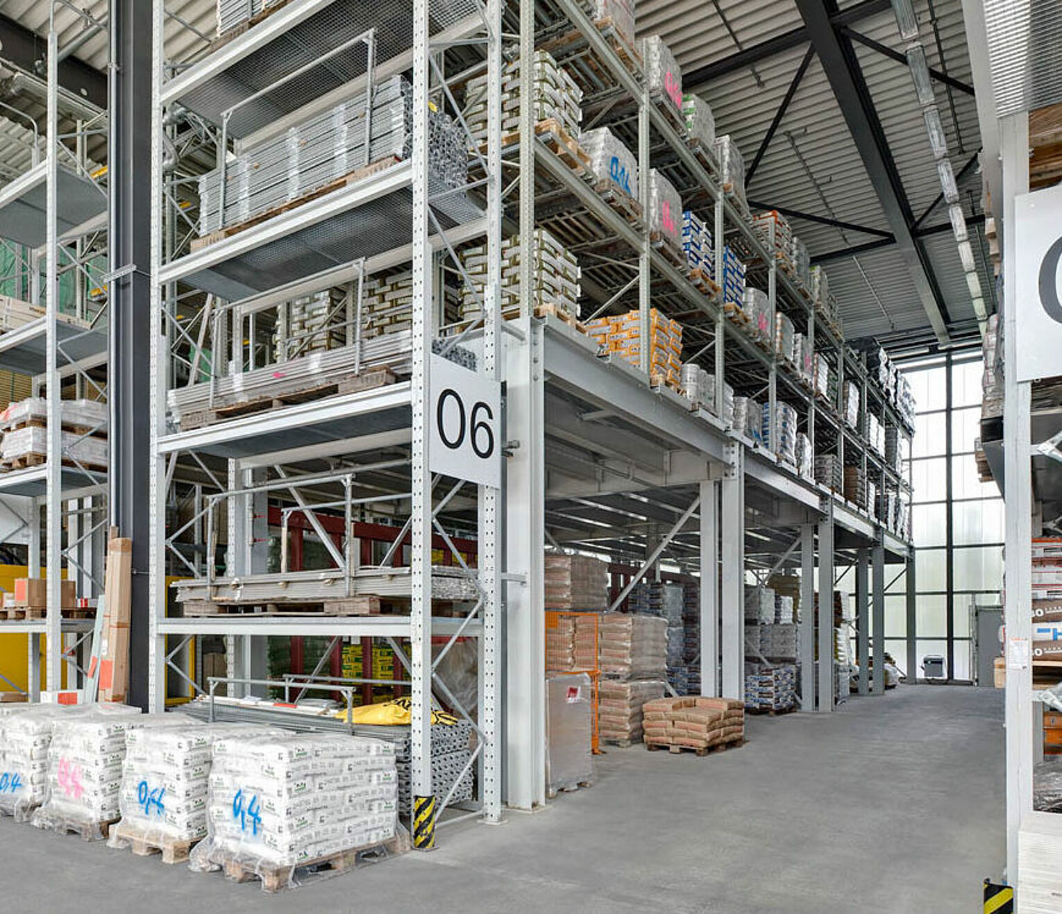 [Translate "Romania"] Cantilever racking Multi-tier storage