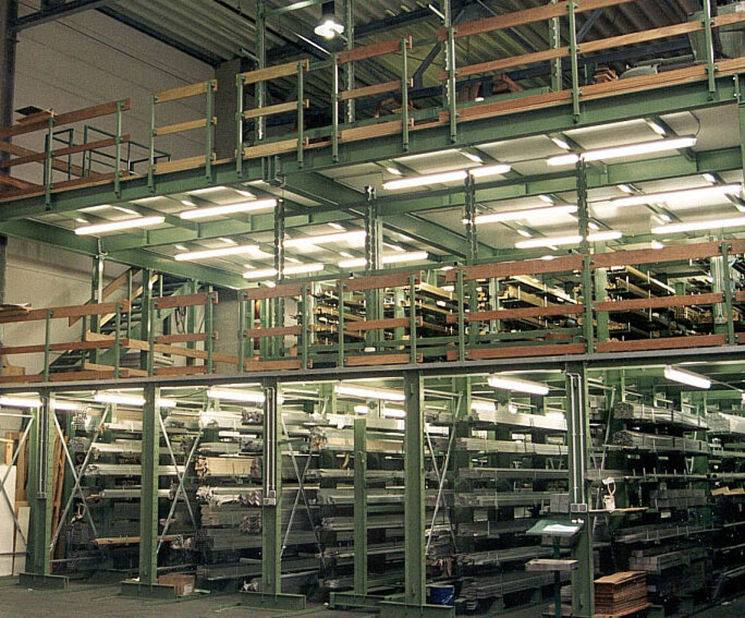 [Translate "Romania"] Cantilever racking Multi-tier storage