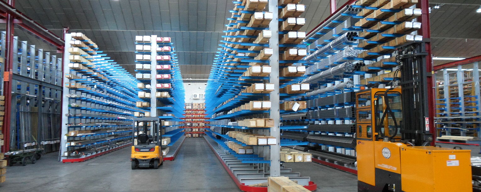 [Translate "Romania"] Cantilever racking for narrow aisle