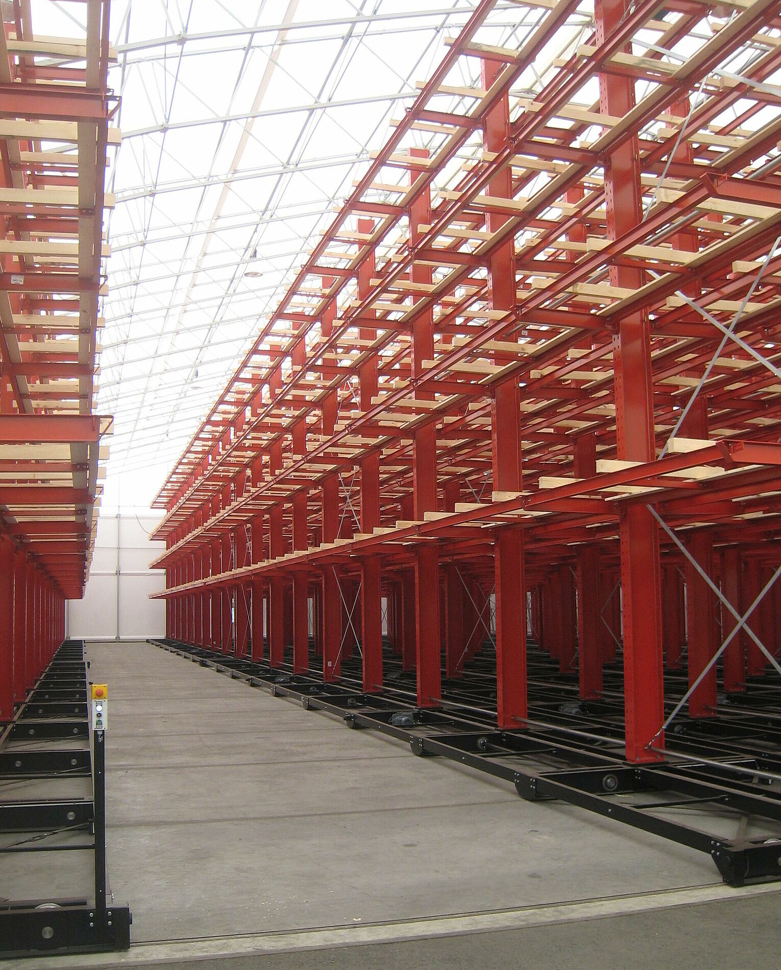 [Translate "Romania"] Mobile cantilever racking