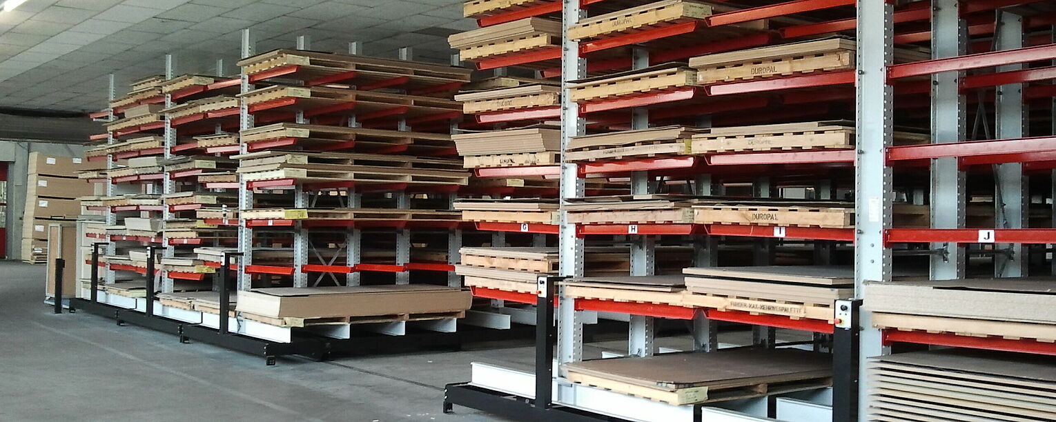 [Translate "Romania"] Mobile cantilever racking