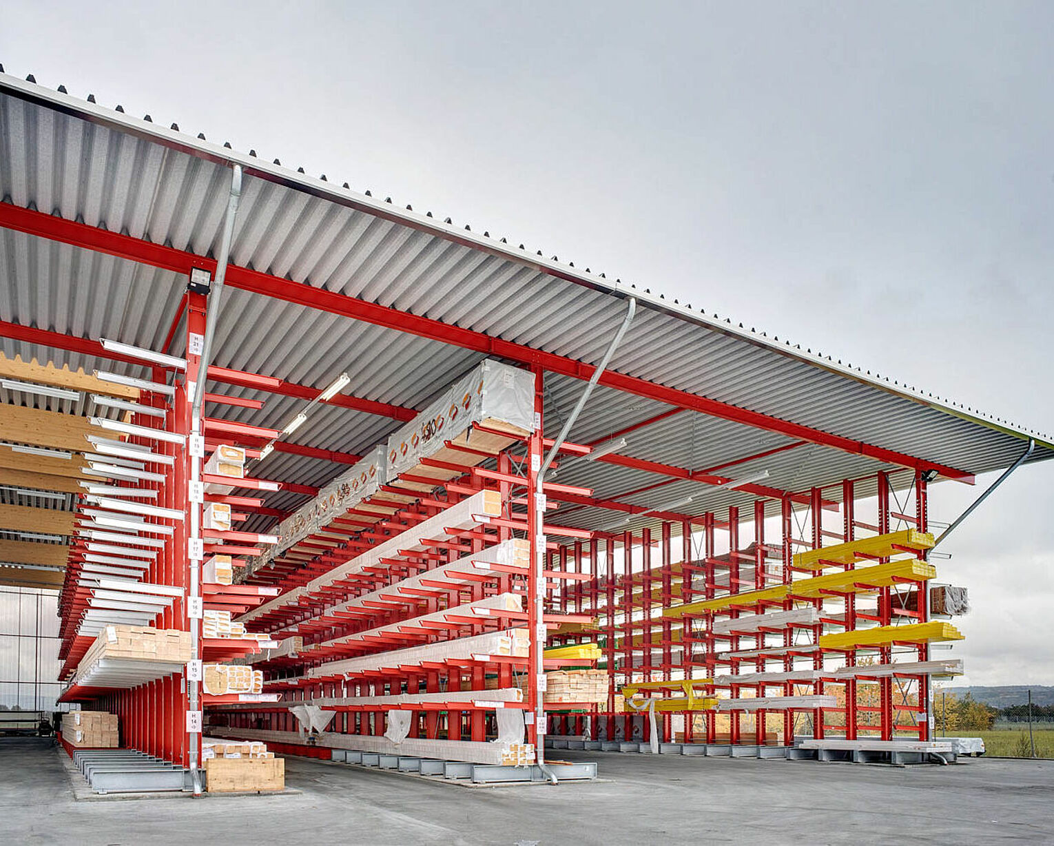 [Translate "Romania"] Rack-clad warehouse Cantilever racking