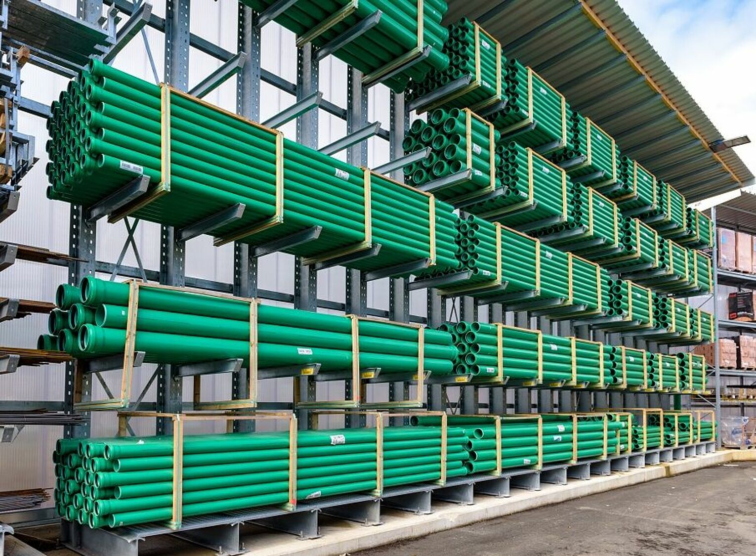 [Translate "Romania"] Cantilever racking Yard racking