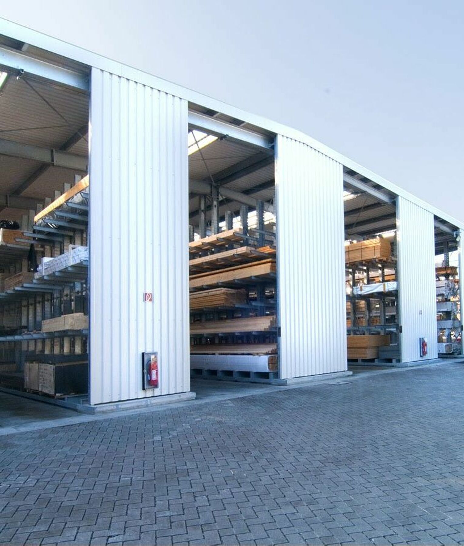 [Translate "Romania"] Rack-clad warehouse Cantilever racking