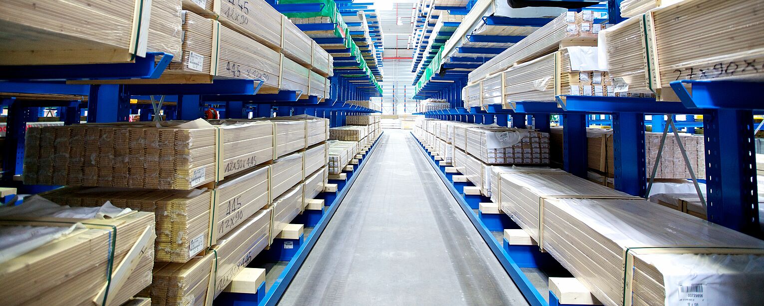 [Translate "Romania"] Cantilever racking for narrow aisle