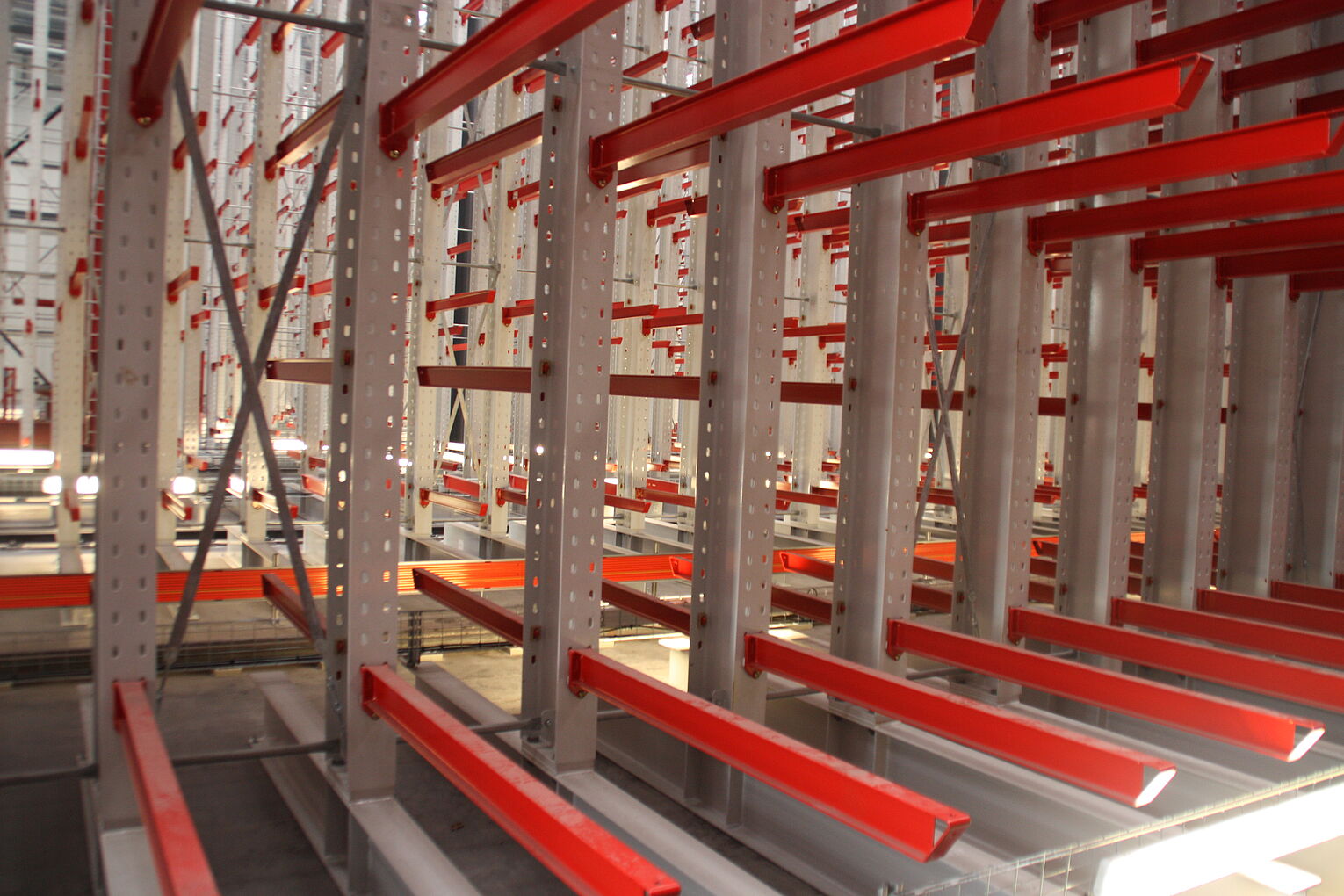 [Translate "Romania"] Cantilever racking system