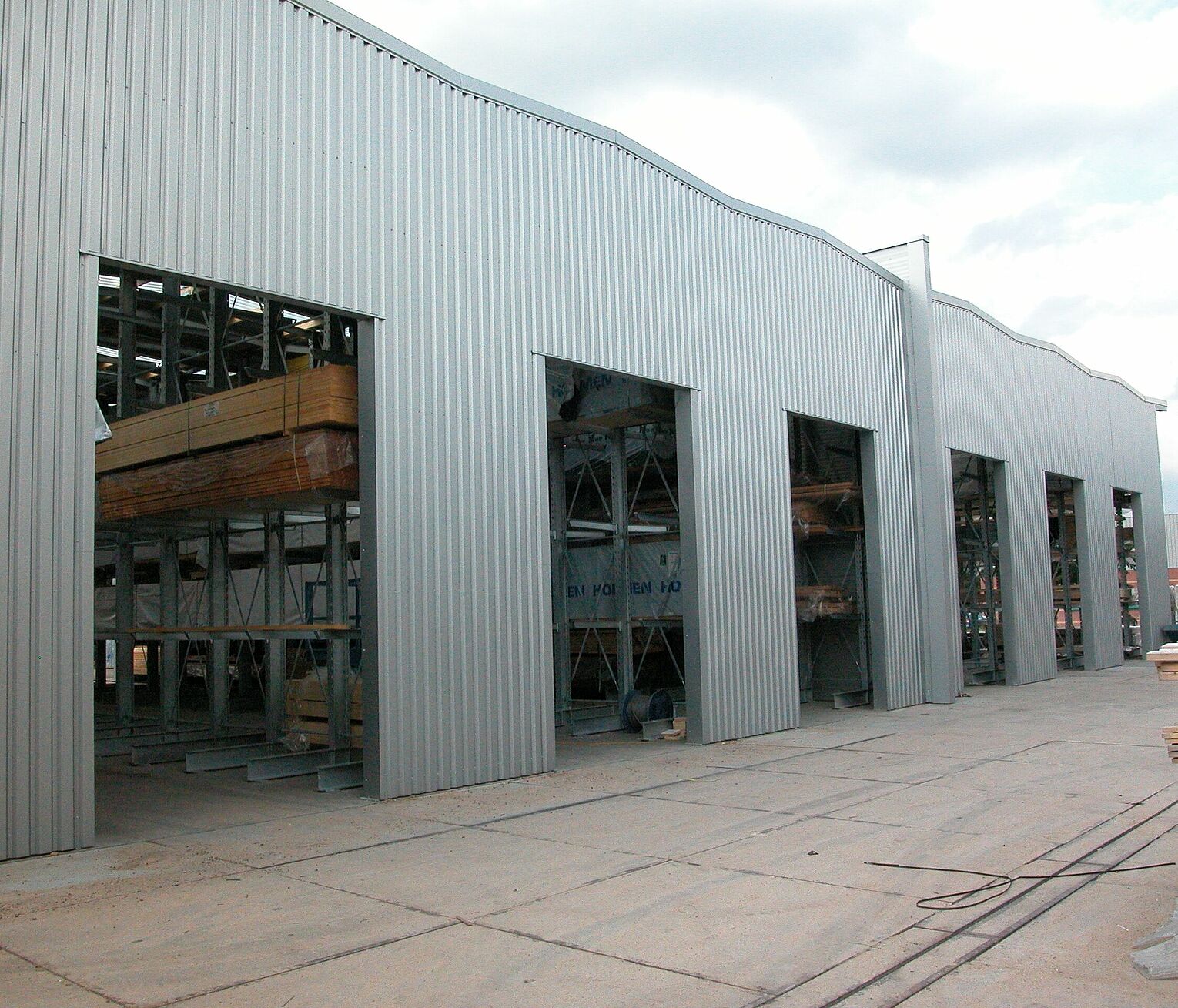 [Translate "Romania"] Rack-clad warehouse Cantilever racking