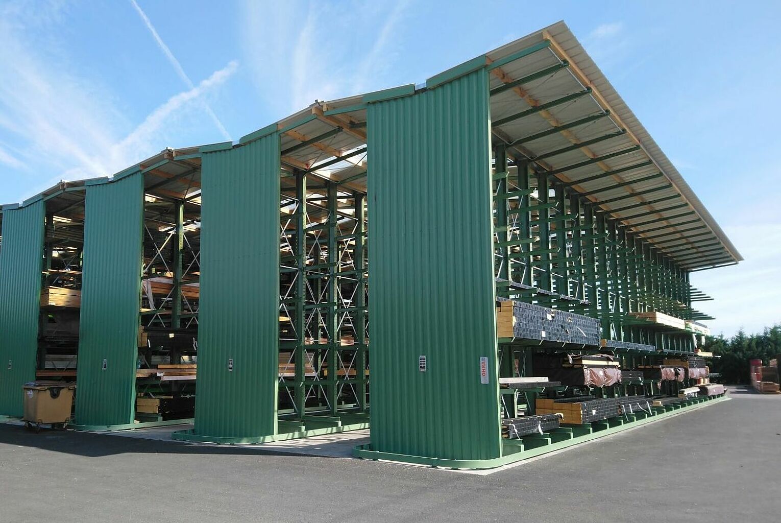 [Translate "Romania"] Rack-clad warehouse Cantilever racking