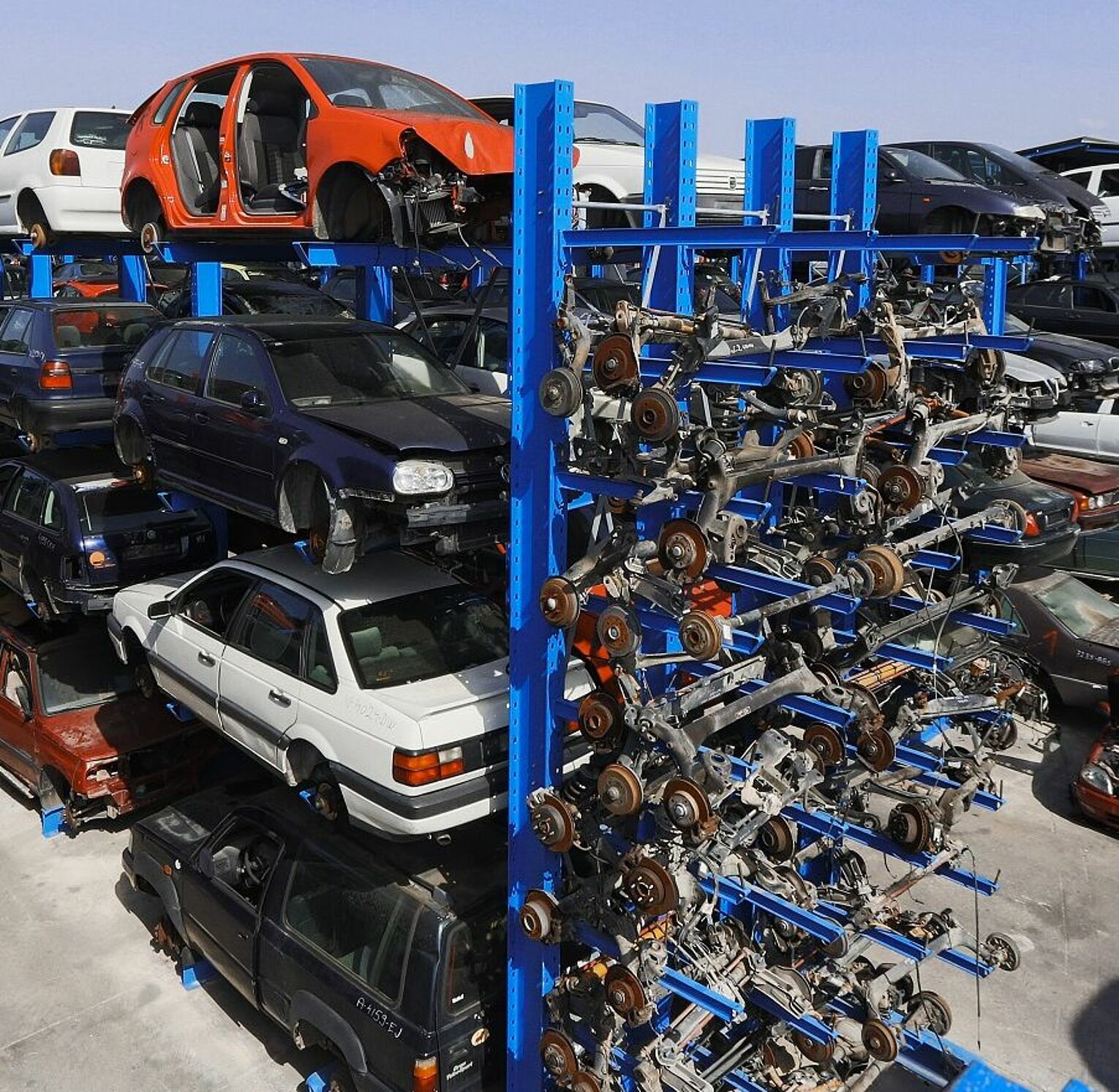 [Translate "Romania"] Cantilever racking Car dismantler