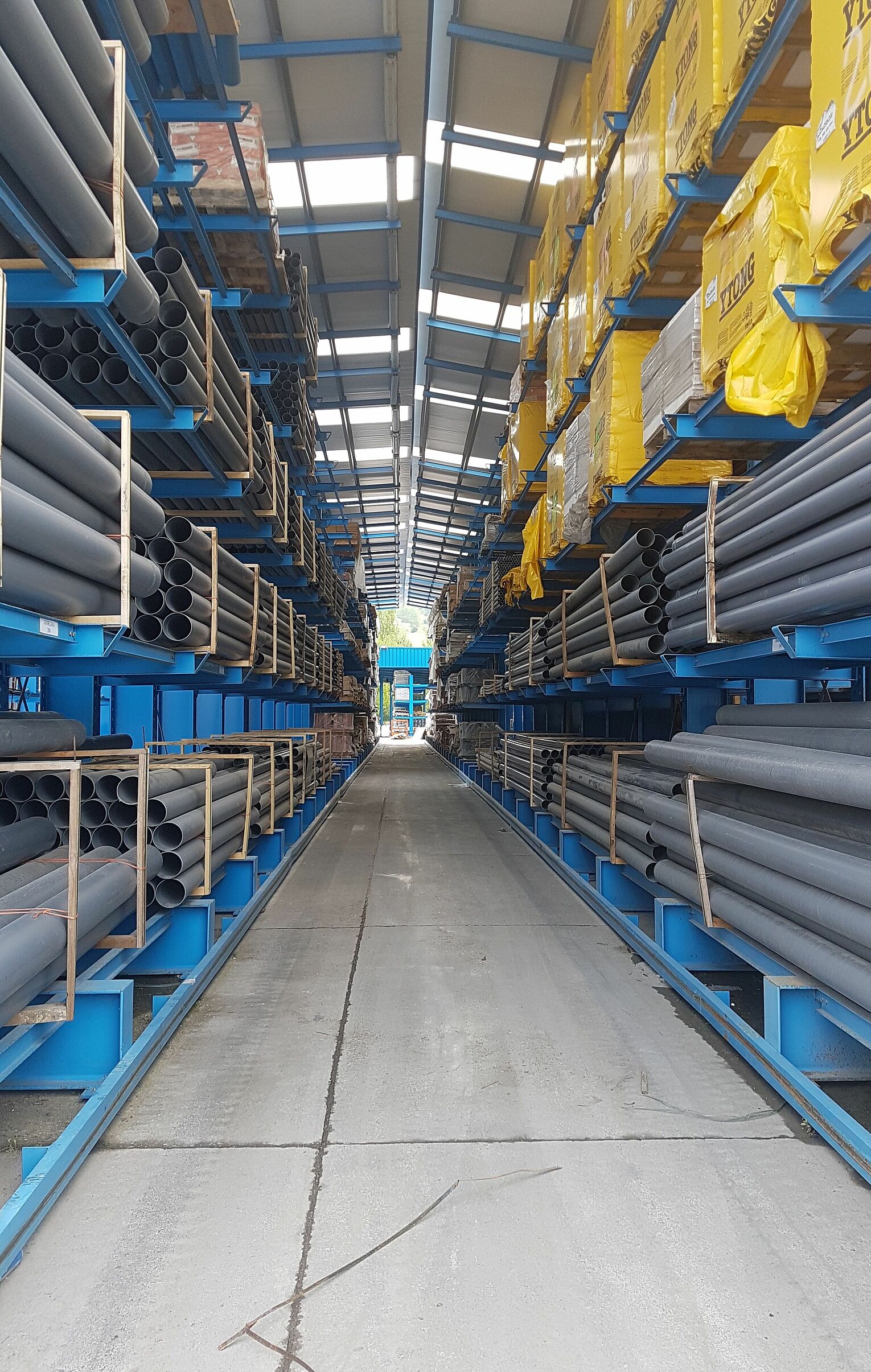 [Translate "Romania"] Cantilever racking building material