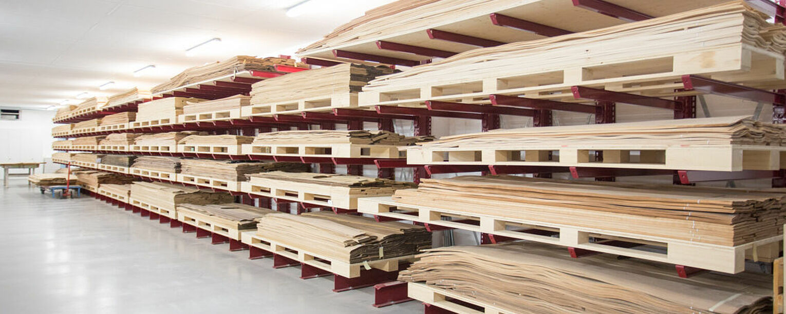 [Translate "Romania"] Cantilever racking timber trade